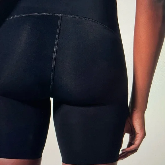 SPANX Every Wear Bike Shorts With Pockets Women's Size Small in Black